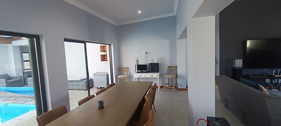 4 Bedroom Property for Sale in Outeniquasbosch Western Cape